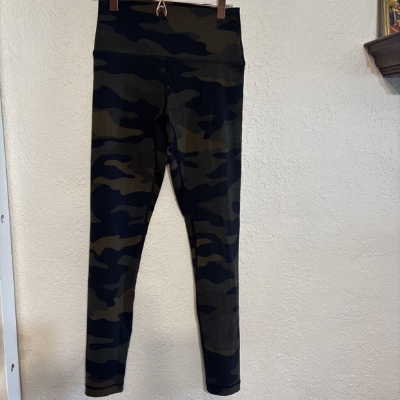Victoria's Secret PINK Camouflage‎ Ultimate Leggings Women's Sz Small - Picture 1 of 5